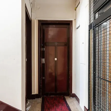 Elegant 15 Apartment