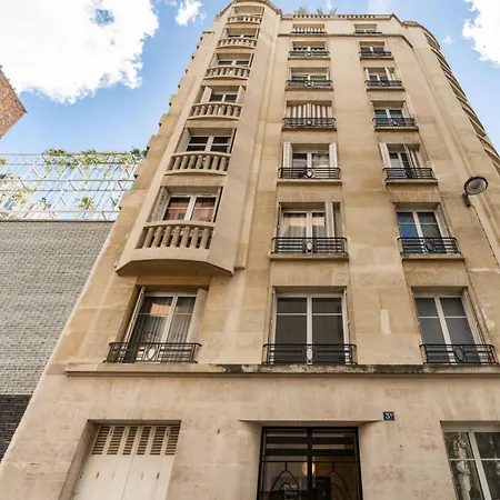 Elegant 15 Apartment *